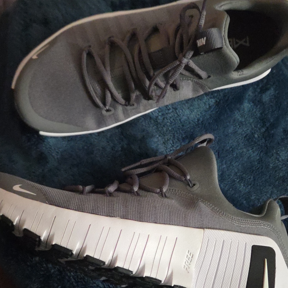 Metcon 6 Gray Running Shoes 9.5